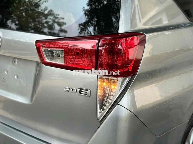 Toyota Innova 2017 Số sàn 8 chỗ Bạc