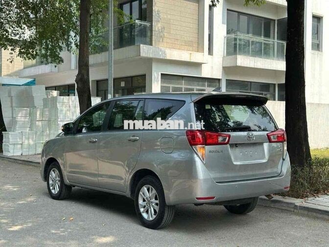 Toyota Innova 2017 Số sàn 8 chỗ Bạc