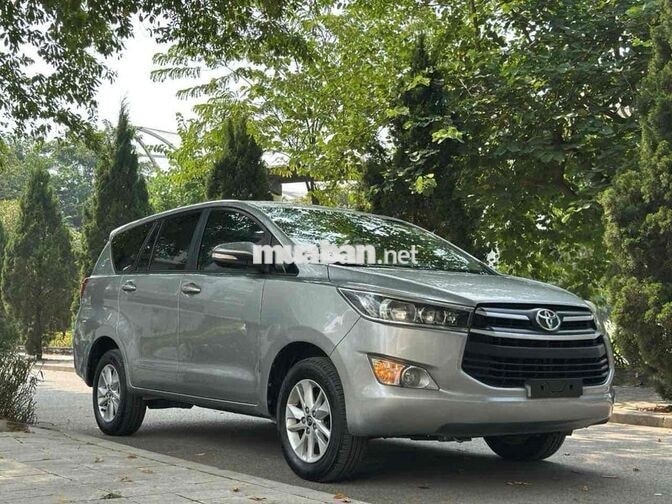 Toyota Innova 2017 Số sàn 8 chỗ Bạc