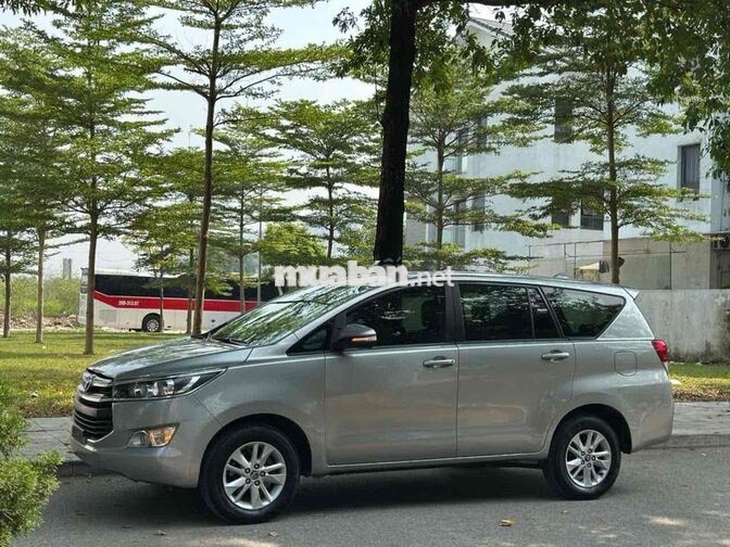 Toyota Innova 2017 Số sàn 8 chỗ Bạc