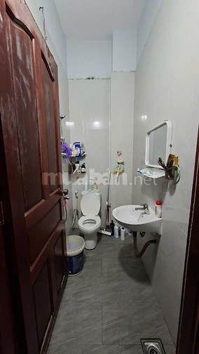 Nhà 1 trệt 2 lầu 2 mặt tiền 6m và 3.5m hẻm xe hơi vào nhà