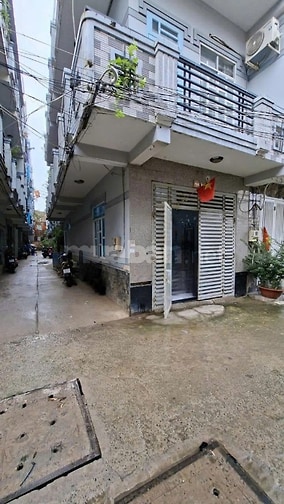 Nhà 1 trệt 2 lầu 2 mặt tiền 6m và 3.5m hẻm xe hơi vào nhà