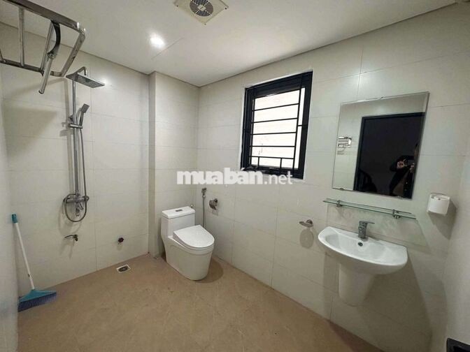  PHỐ TRẠM –NHÀ 5 TẦNG FULL ĐỒ, Ô TÔ 7 CHỖ VÀO CỬA – CHỈ 10 TRIỆU/THÁNG