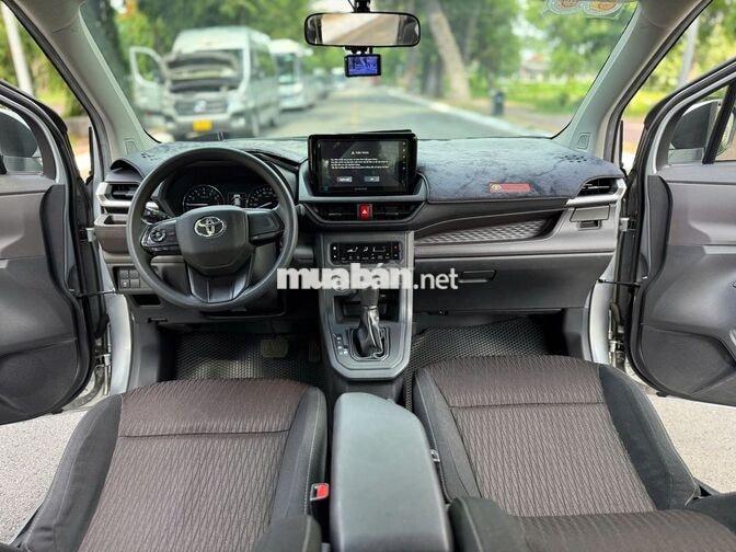 Toyota Avanza 2023 Số tự động Bạc 7 chỗ
