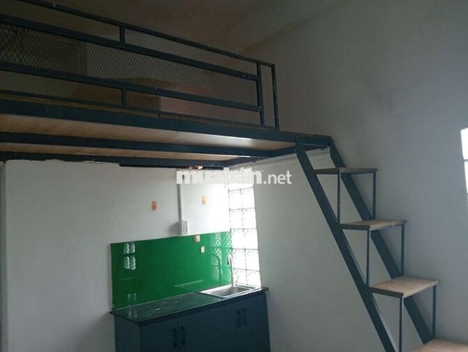Phòng có gác rộng rãi ngày ngã tư 