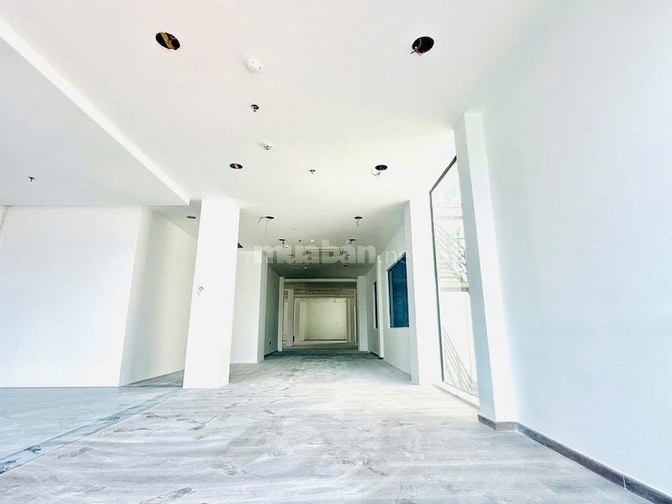Bán toà VP Q1, MT Nguyễn Văn Thủ, 8 tầng, DT sàn 3325m2, HĐT 770tr/th
