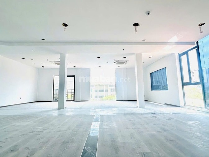 Bán toà VP Q1, MT Nguyễn Văn Thủ, 8 tầng, DT sàn 3325m2, HĐT 770tr/th