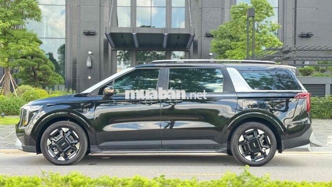 Kia Carnival Luxury 2025 chạy 4000km zin đét mới