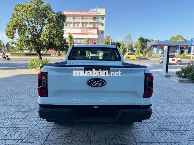 Ford Ranger XLS 6AT Trắng ***