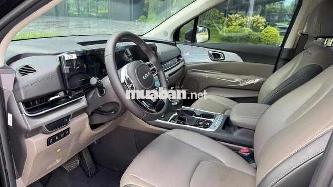 Kia Carnival Luxury 2025 chạy 4000km zin đét mới