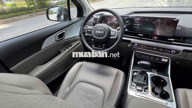Kia Carnival Luxury 2025 chạy 4000km zin đét mới