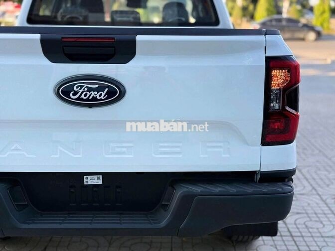 Ford Ranger XLS 6AT Trắng ***