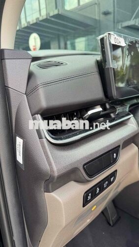 Kia Carnival Luxury 2025 chạy 4000km zin đét mới