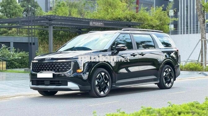 Kia Carnival Luxury 2025 chạy 4000km zin đét mới