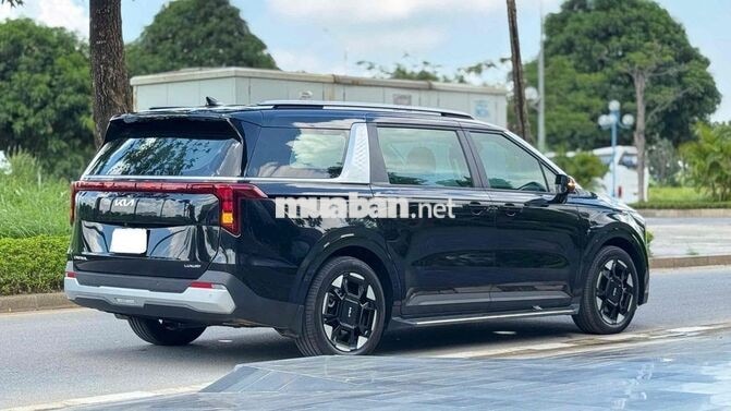 Kia Carnival Luxury 2025 chạy 4000km zin đét mới