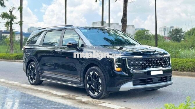Kia Carnival Luxury 2025 chạy 4000km zin đét mới