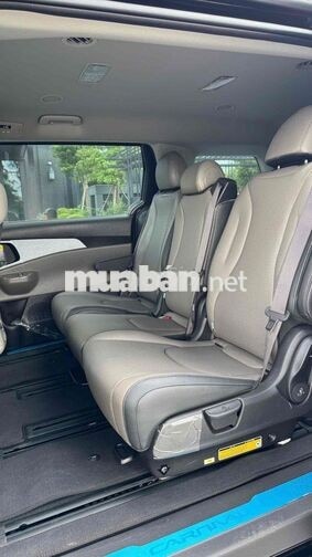 Kia Carnival Luxury 2025 chạy 4000km zin đét mới