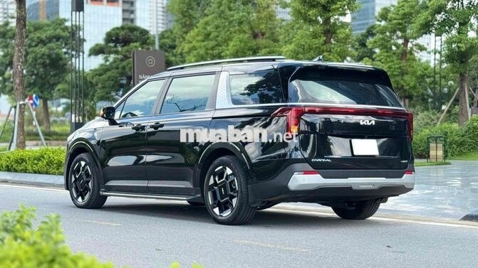Kia Carnival Luxury 2025 chạy 4000km zin đét mới