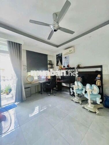 CHO THUÊ NHÀ HẺM 520 QL13 ĐỐI DIỆN VẠN PHÚC. TRỆT 2LẦU 5PN 3WC SÂN OTO