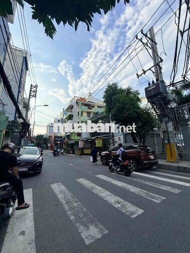 CHỈ HƠN 4 TỶ CÓ NGAY NHÀ TT  BÌNH THẠNH -40m2- GIÁP Q1 – SÁT HẺM Ô TÔ