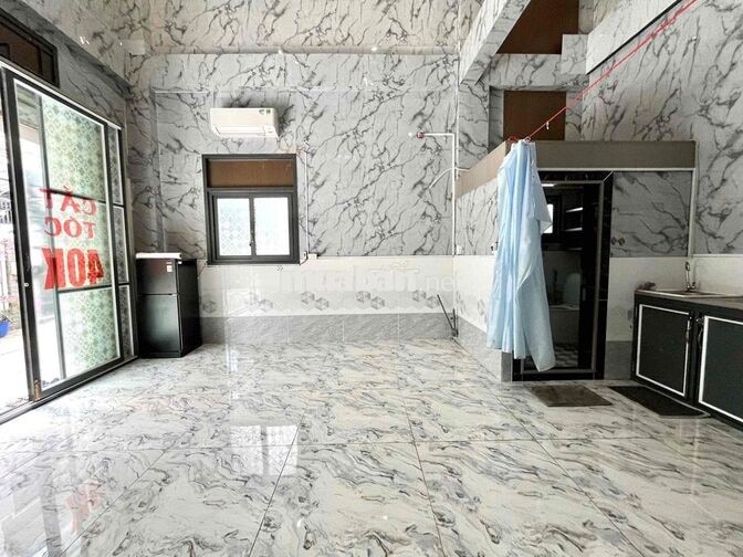 Cho thuê mặt bằng Kiot kinh doanh tự do ở lại được. Gần bên KCX, UFM
