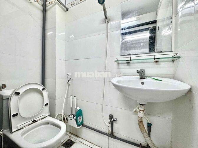 Cho thuê mặt bằng Kiot kinh doanh tự do ở lại được. Gần bên KCX, UFM