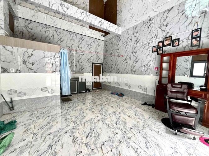 Cho thuê mặt bằng Kiot kinh doanh tự do ở lại được. Gần bên KCX, UFM