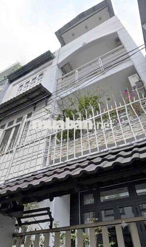 NHÀ ĐẸP KHÔNG LỔI PHONG THUỶ SÂN THƯỢNG  TRƯỚC SAU SÁT CHỢ BÀ CHIỂU BÌ