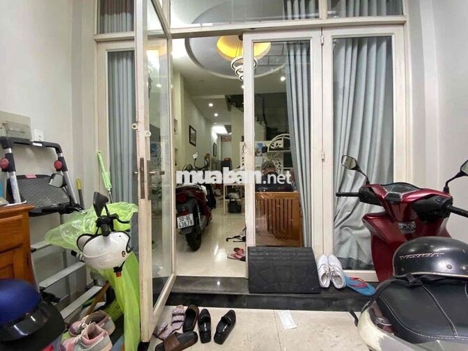 NHÀ ĐẸP KHÔNG LỔI PHONG THUỶ SÂN THƯỢNG  TRƯỚC SAU SÁT CHỢ BÀ CHIỂU BÌ