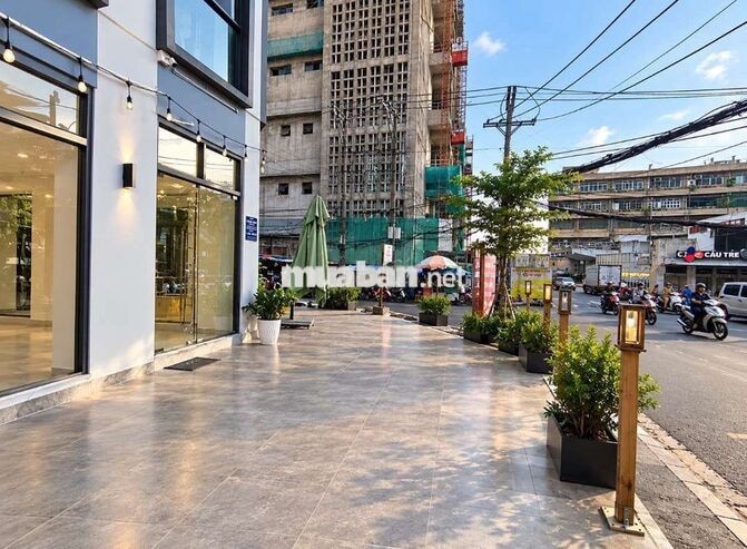 MBKD Góc ngã tư, ngay Lương Minh Nguyệt.