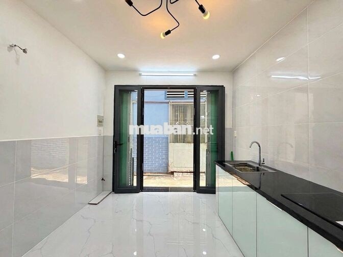 M 329/ NHỈNH 2 TỶ / BẠCH ĐẰNG / 3 TẦNG/ 2PN/ 3 WC/ SHR