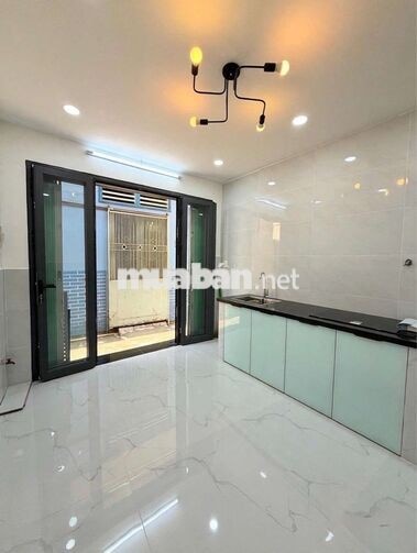 M 329/ NHỈNH 2 TỶ / BẠCH ĐẰNG / 3 TẦNG/ 2PN/ 3 WC/ SHR