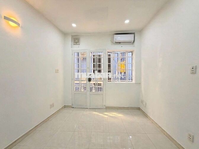 M 329/ NHỈNH 2 TỶ / BẠCH ĐẰNG / 3 TẦNG/ 2PN/ 3 WC/ SHR