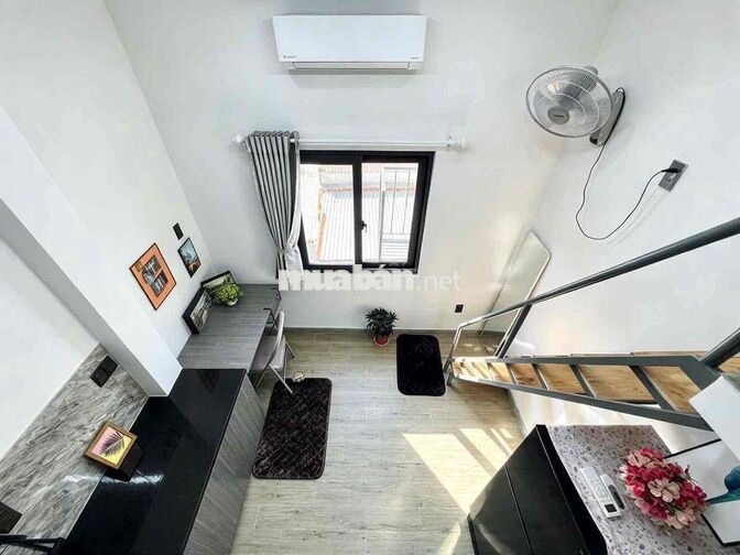 Phòng Duplex Cửa Sổ Trời Đón Nắng