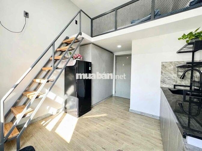 Phòng Duplex Cửa Sổ Trời Đón Nắng