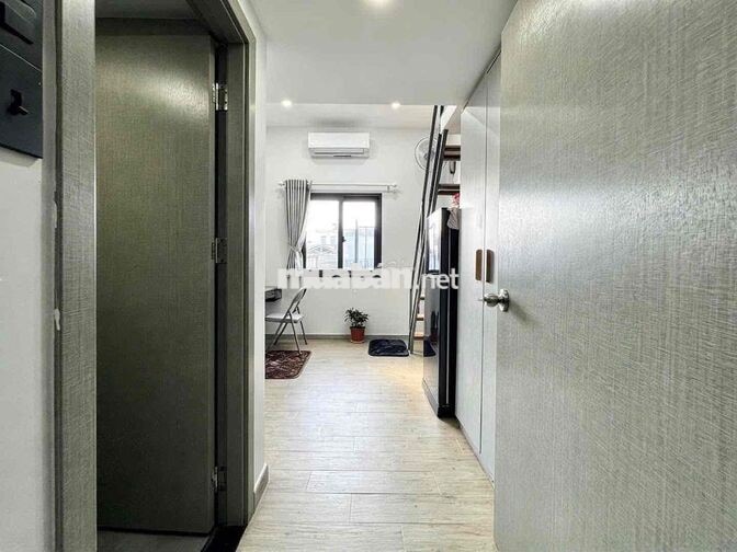 Phòng Duplex Cửa Sổ Trời Đón Nắng