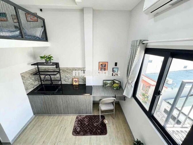 Phòng Duplex Cửa Sổ Trời Đón Nắng