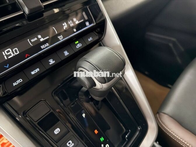 INNOVA CROSS HYBRID 2024 XHĐ VAT - CÒN GIẢM GIÁ
