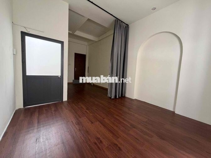 mình cho thuê nguyên tầng 2 riêng biệt có 1pn, 1 bếp , 1 phòng khách