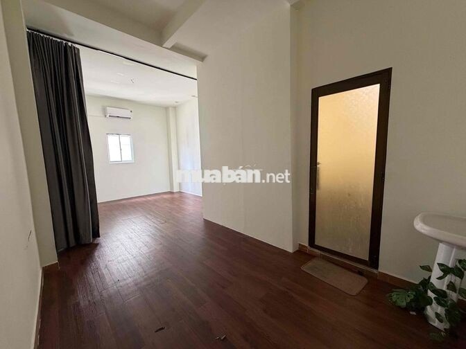 mình cho thuê nguyên tầng 2 riêng biệt có 1pn, 1 bếp , 1 phòng khách