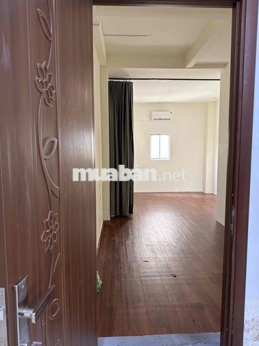 mình cho thuê nguyên tầng 2 riêng biệt có 1pn, 1 bếp , 1 phòng khách