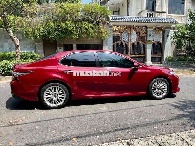 Toyota Camry 2.5Q 2019 Đỏ 32.300 km