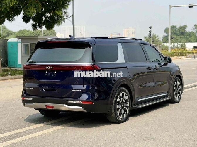 Kia Carnival Signature 2.2D 2024 Xanh 3 vạn km