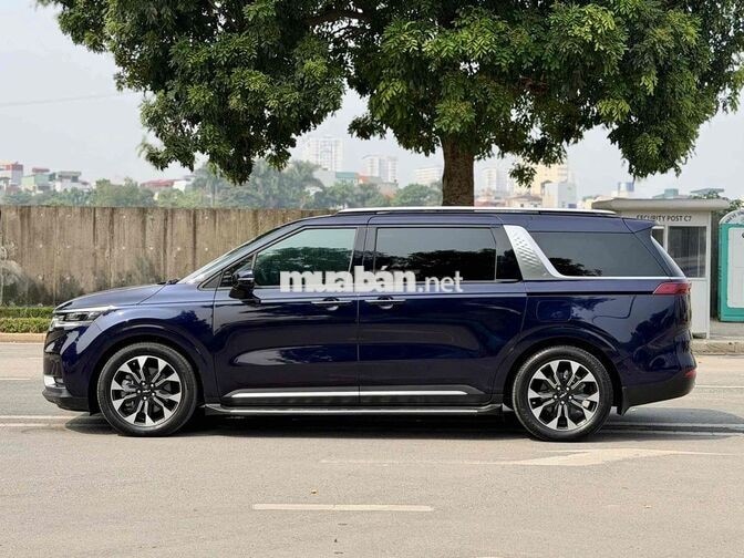 Kia Carnival Signature 2.2D 2024 Xanh 3 vạn km