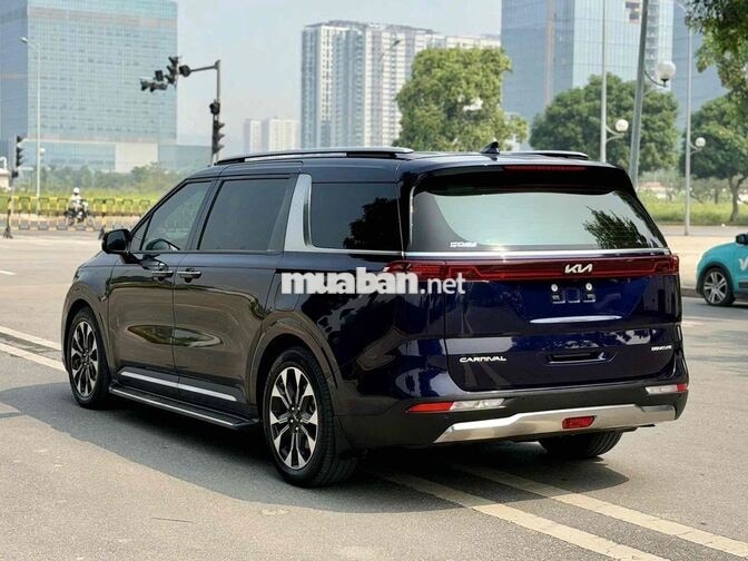 Kia Carnival Signature 2.2D 2024 Xanh 3 vạn km