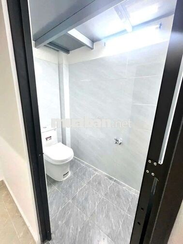 PHÒNG SẴN MÁY LẠNH GÁC CAO 2M  CÓ CỬA SỔ - NGAY ĐẠI LỘ VÕ VĂN KIỆT