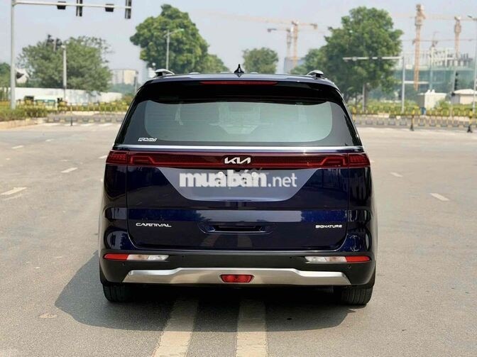 Kia Carnival Signature 2.2D 2024 Xanh 3 vạn km