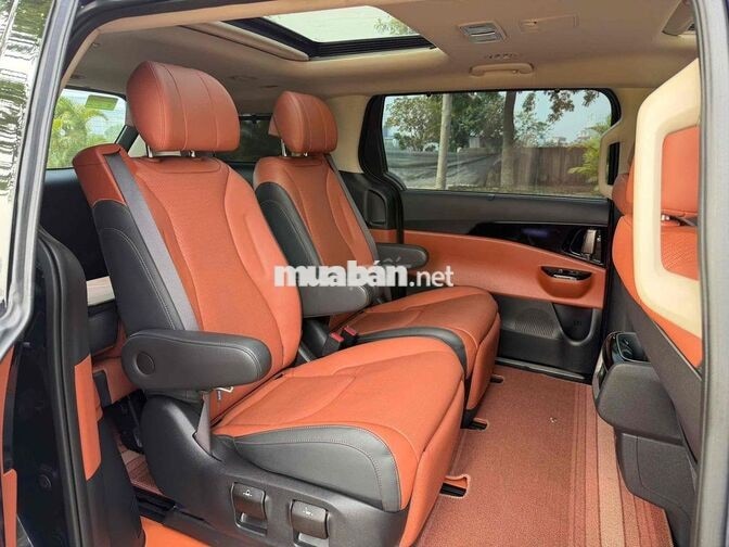 Kia Carnival Signature 2.2D 2024 Xanh 3 vạn km