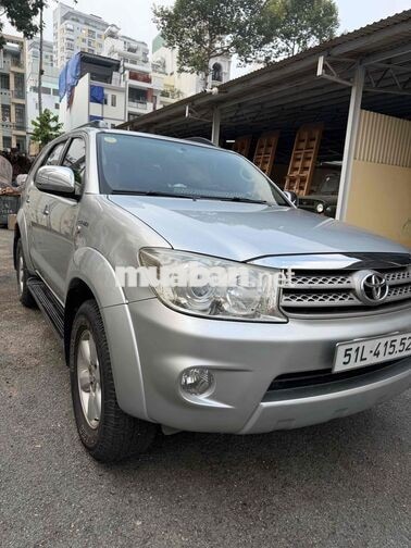 Toyota Fortuner 2010 Bạc Xăng Tự động 7 chỗ