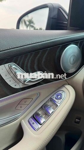 GLC 200 4matic 2020 Đen/Kem 6 vạn km siêu mới đep